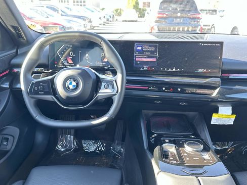 Used 2024 BMW 530i xDrive w/ Convenience Package image 22