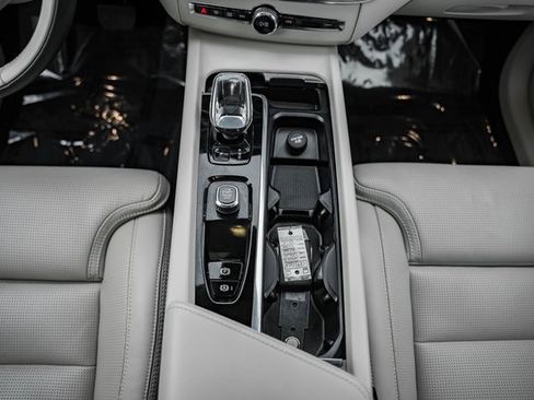 Used 2023 Volvo XC60 B5 Ultimate w/ Climate Package image 25