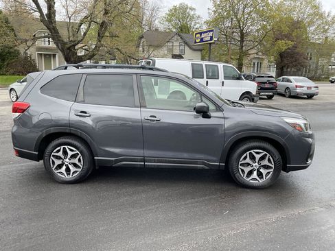 Used 2020 Subaru Forester Premium AWD/4WD image 6