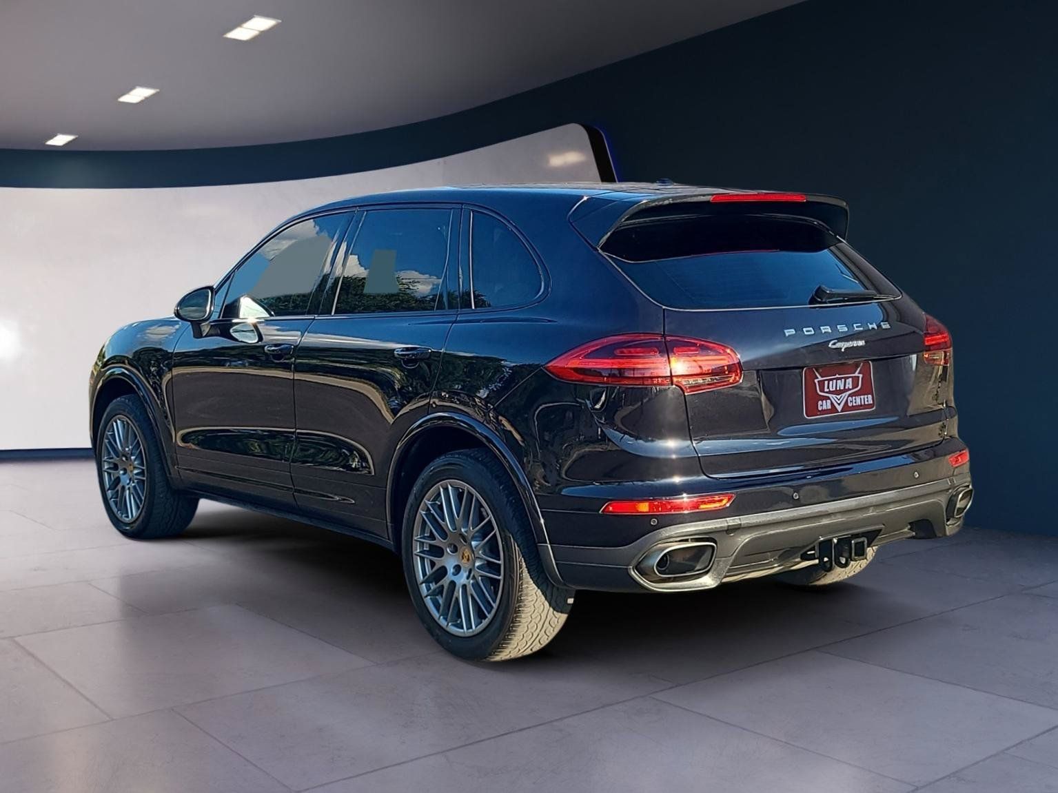 Used 2017 Porsche Cayenne Platinum Edition AWD/4WD image 3