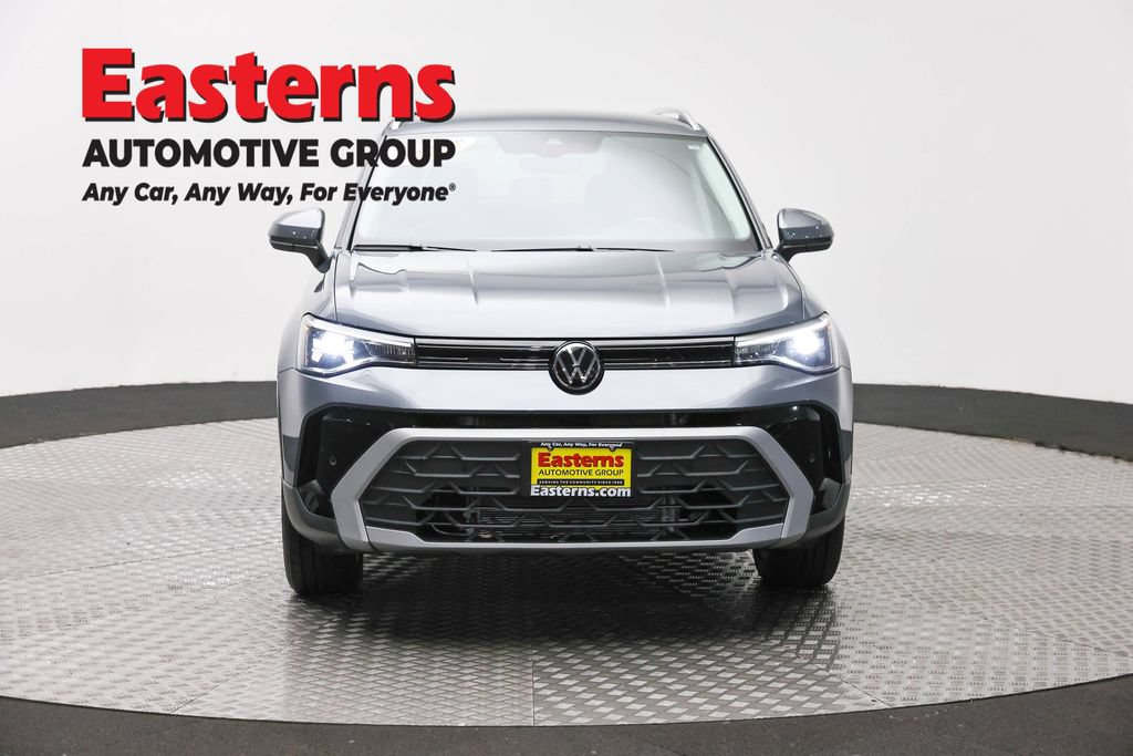 Used 2025 Volkswagen Taos SE AWD/4WD image 3