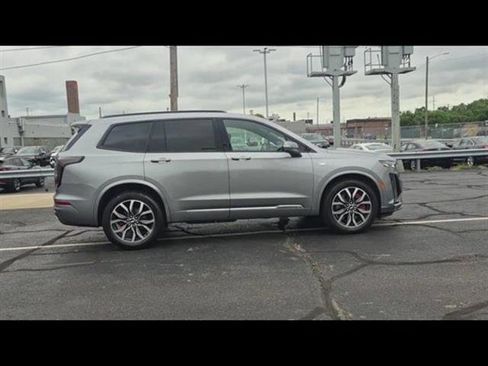 Used 2024 Cadillac XT6 Sport image 27