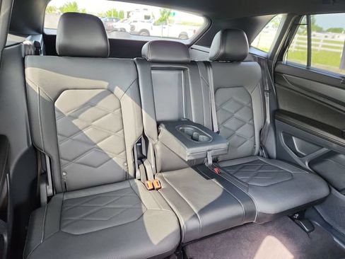Used 2024 Volkswagen Atlas Cross Sport SE FWD image 29