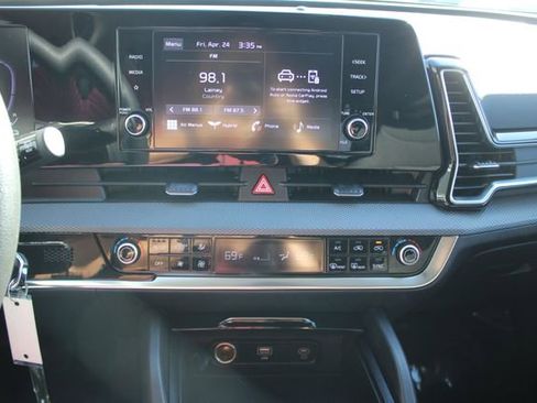 Used 2023 Kia Sportage LX AWD/4WD image 4