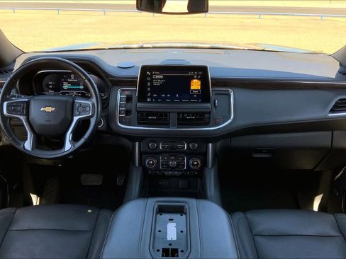 Used 2022 Chevrolet Suburban LT AWD/4WD image 16
