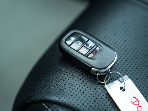 Used 2025 Honda Pilot Elite image 55