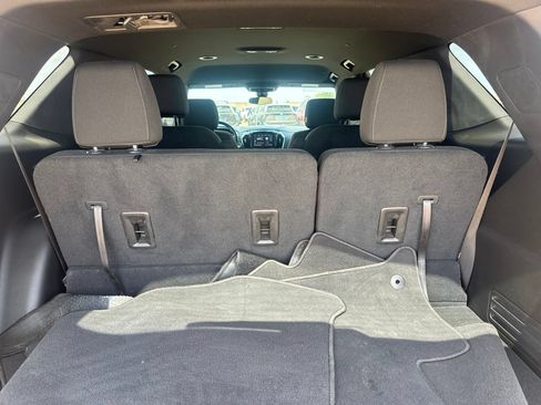 Used 2023 Chevrolet Traverse LT FWD image 33