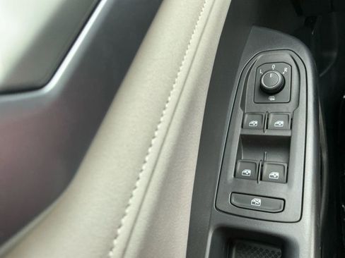 New 2025 Volkswagen Taos SE image 22