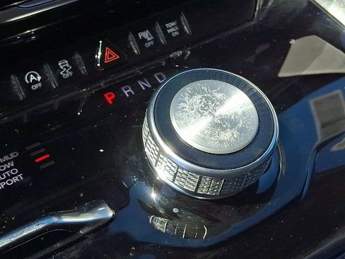 Used 2024 Jeep Wagoneer 4WD w/ Premium Group I image 15