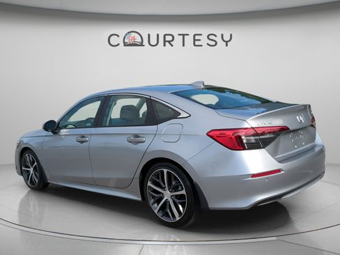 Certified 2024 Honda Civic Touring image 5