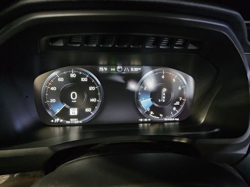 Used 2017 Volvo XC90 T6 Momentum w/ Vision Package image 32