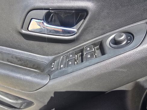 Used 2022 Chevrolet Trax LT w/ LT Convenience Package AWD/4WD image 18