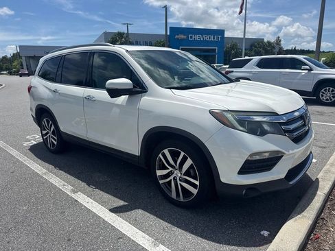 Used 2017 Honda Pilot Touring image 2