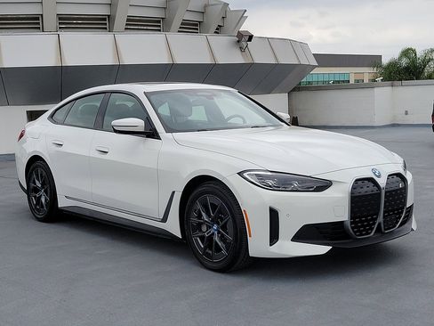 Used 2023 BMW i4 eDrive35 RWD image 4