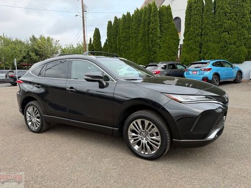 Certified 2024 Toyota Venza XLE AWD/4WD image 1