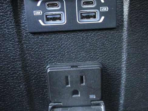 Used 2023 Jeep Gladiator Overland image 30