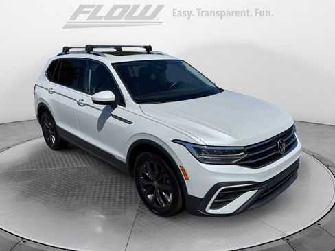 Used 2023 Volkswagen Tiguan SE w/ Panoramic Sunroof Package FWD image 1