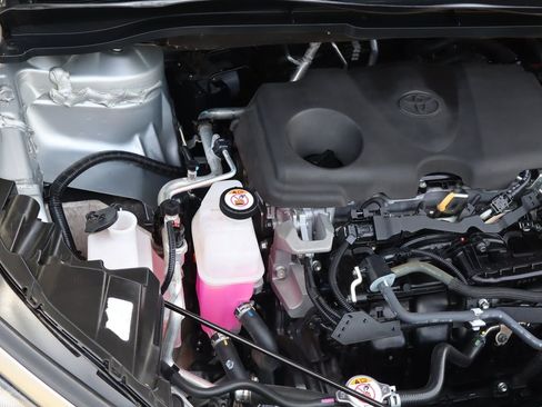 Used 2022 Toyota Sienna Limited image 42