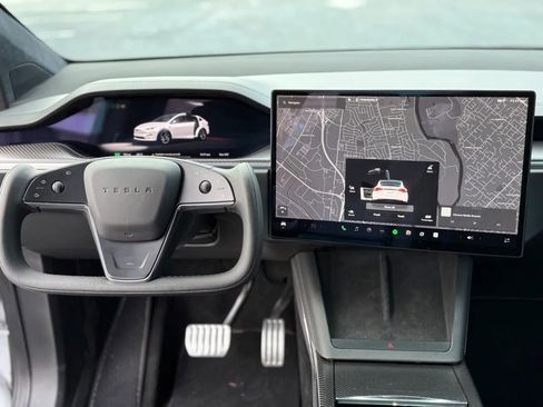 Used 2022 Tesla Model X Plaid image 22