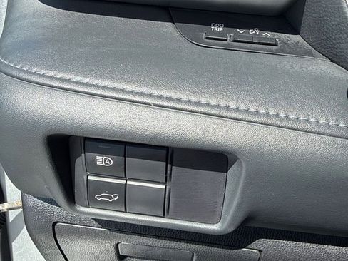 Used 2022 Toyota Highlander XLE AWD/4WD image 20