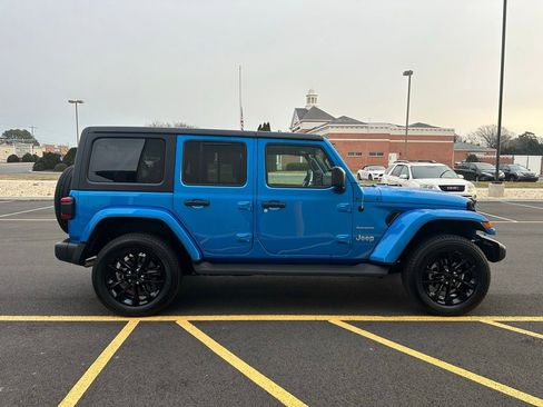 Used 2023 Jeep Wrangler Unlimited Sahara w/ Cold Weather Group image 9