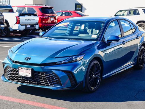 Used 2026 Toyota Camry SE image 3