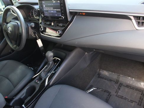 Used 2022 Toyota Corolla LE image 30