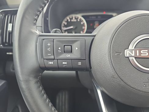 Used 2025 Nissan Pathfinder SV FWD image 18