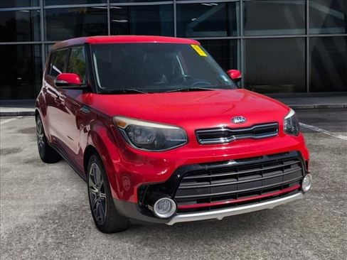 Used 2019 Kia Soul ! image 2