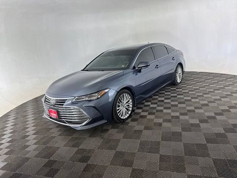 Used 2019 Toyota Avalon Limited w/ Advanced Safety Package FWD image 3