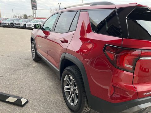 Used 2025 GMC Terrain Elevation w/ Elevation Premium Package image 4