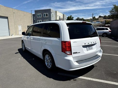Used 2020 Dodge Grand Caravan SXT FWD image 6