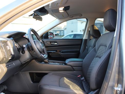 Certified 2022 Nissan Pathfinder SV image 15