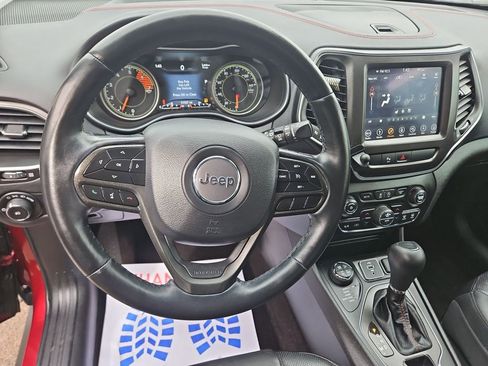 Used 2019 Jeep Cherokee Trailhawk image 19