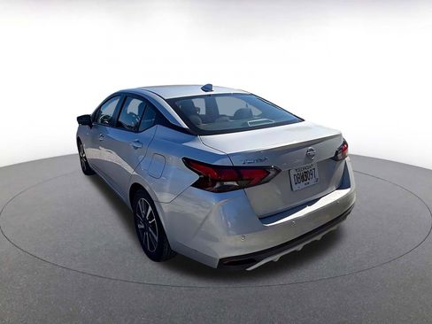 Used 2025 Nissan Versa SV image 6