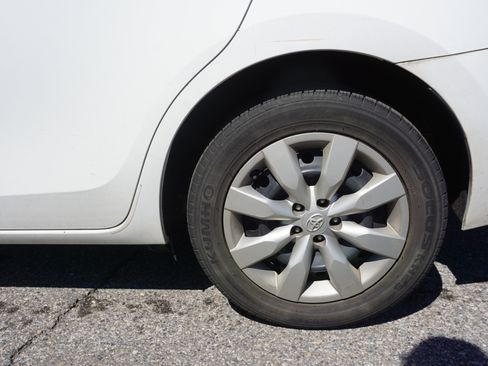 Used 2015 Toyota Corolla LE image 6