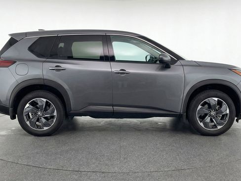 Used 2025 Nissan Rogue SV FWD image 11