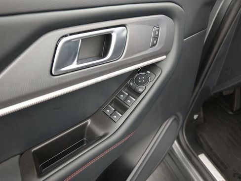 Used 2025 Ford Explorer ST-Line RWD image 18