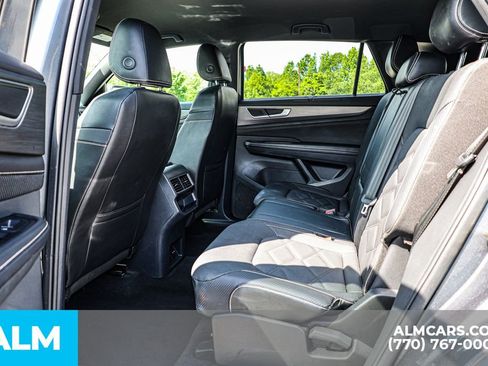 Used 2024 Volkswagen Atlas Cross Sport SE FWD image 19