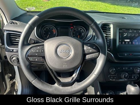 Used 2019 Jeep Cherokee Latitude Plus AWD/4WD image 16