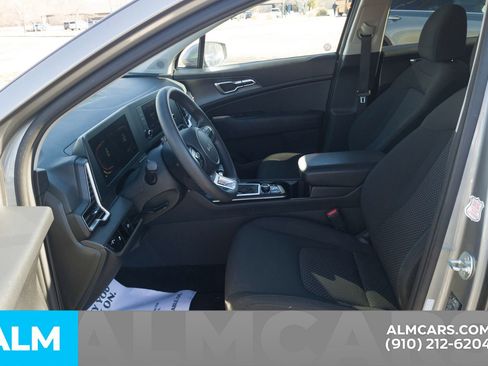 Used 2024 Kia Sportage LX image 16