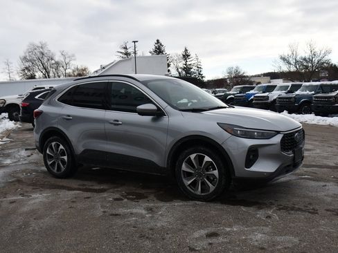 Used 2024 Ford Escape Platinum image 8