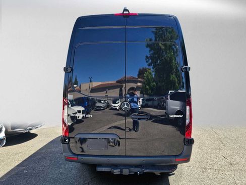 Used 2025 Mercedes-Benz Sprinter 2500 image 4
