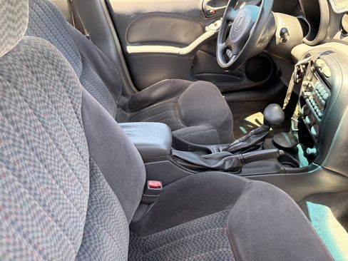 Used 2001 Pontiac Grand Am SE FWD image 11