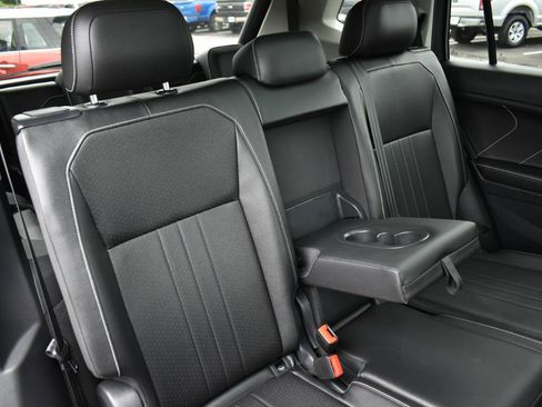 Used 2023 Volkswagen Tiguan SE w/ Panoramic Sunroof Package FWD image 30