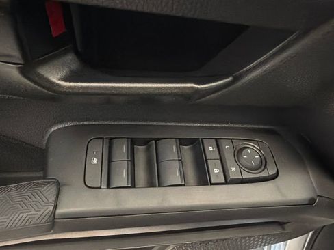 Certified 2025 Toyota Tacoma SR5 AWD/4WD image 15