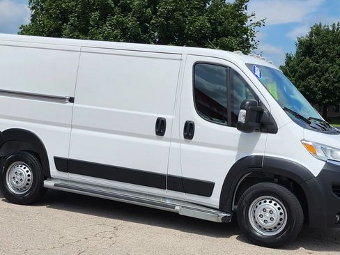 Used 2025 RAM ProMaster 2500 w/ U-Haul Equipment Group FWD image 9