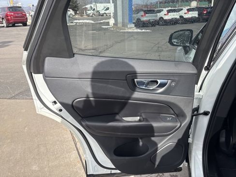 Used 2025 Volvo XC60 B5 Plus image 29