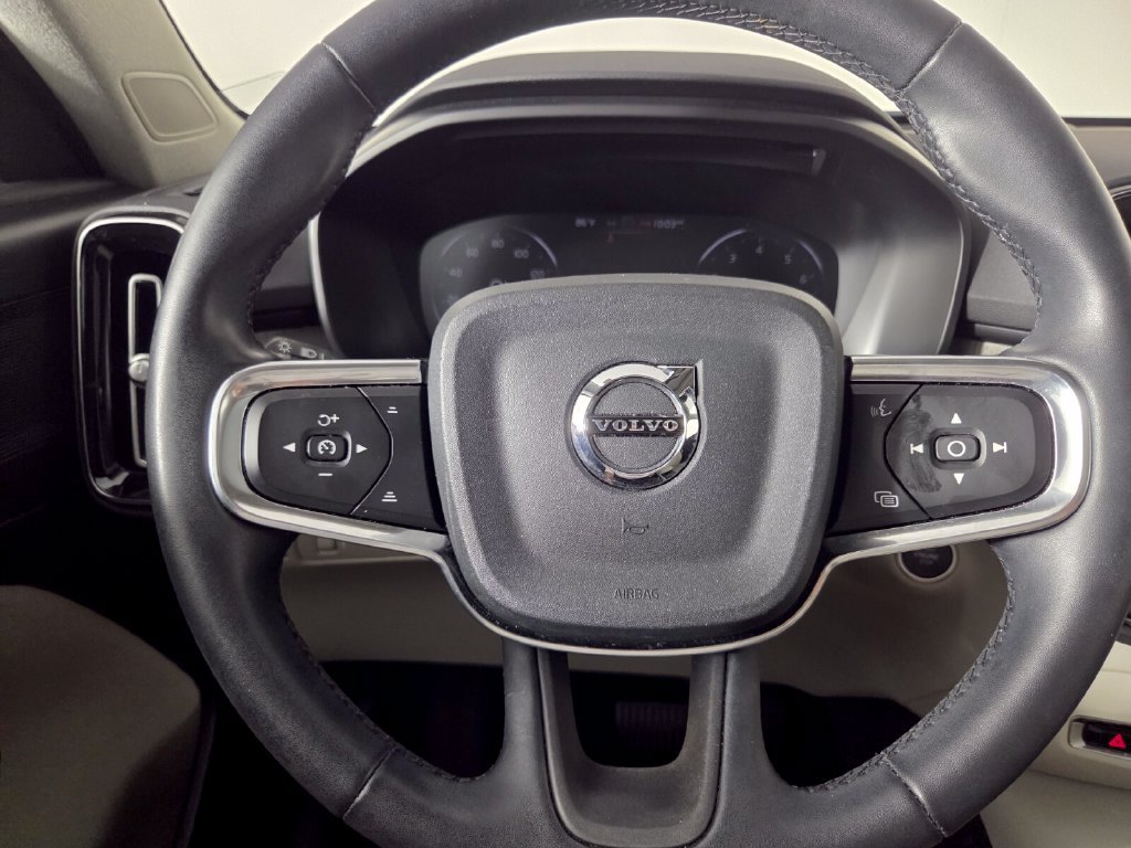 Used 2022 Volvo XC40 T4 Inscription FWD image 15