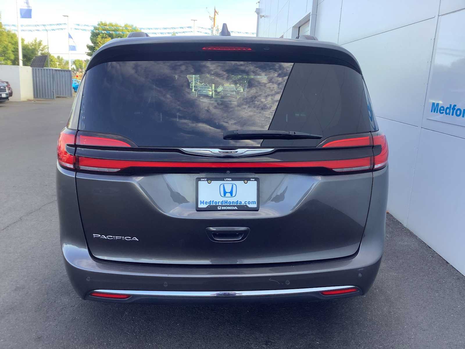 Used 2022 Chrysler Pacifica Touring-L FWD image 5